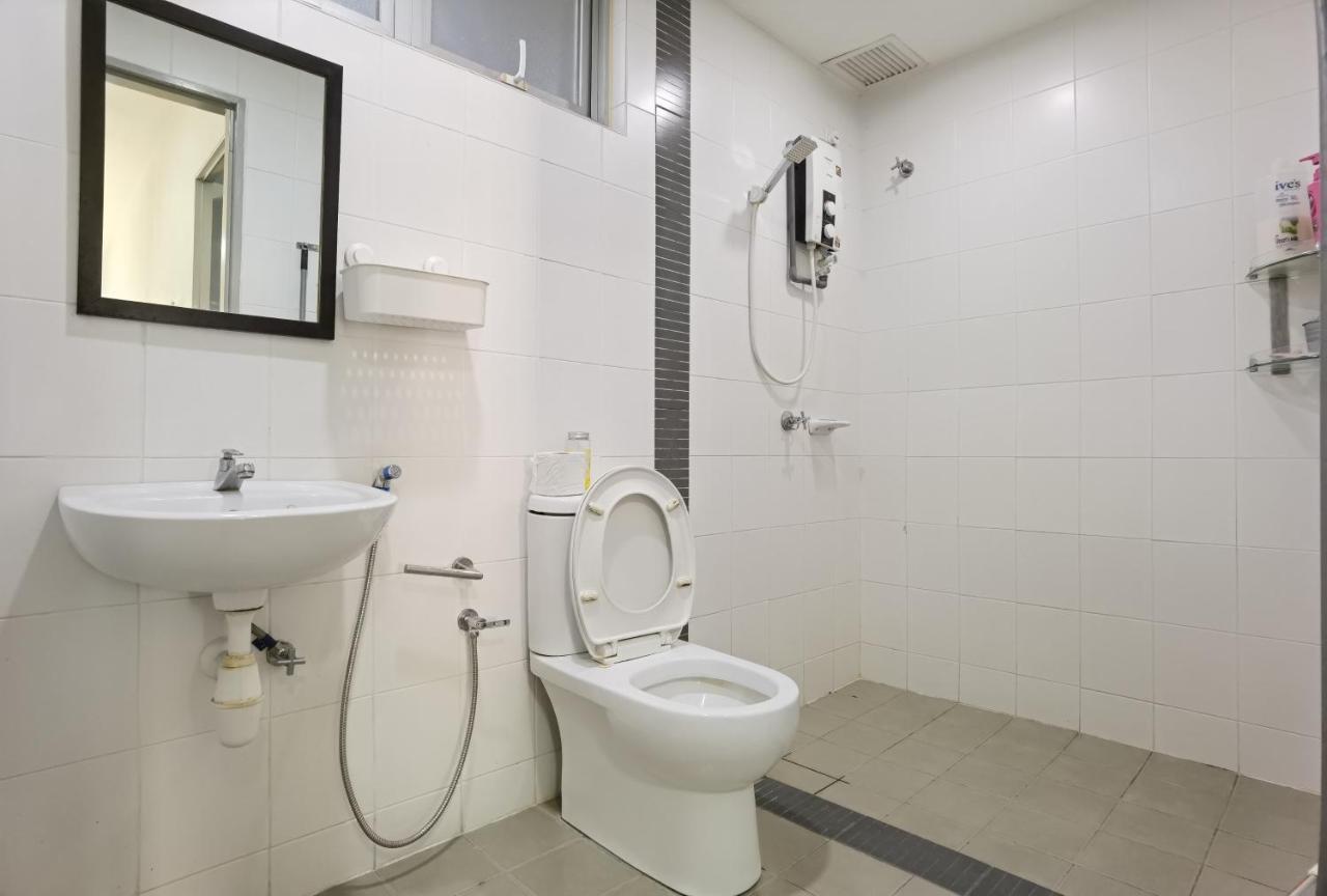 2 bedroom apartment - MyCrib Neocyber Cyberjaya Exteriör bild