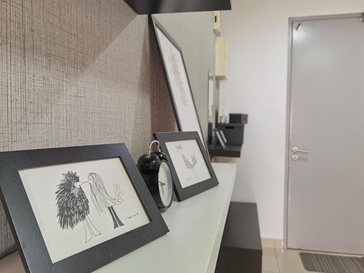 2 bedroom apartment - MyCrib Neocyber Cyberjaya Exteriör bild